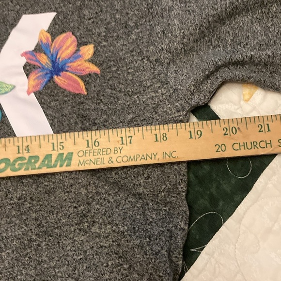 PINK Victoria Secret everyday long sleeve T shirt gray XS Hawaiian flowers - Picture 7 of 10